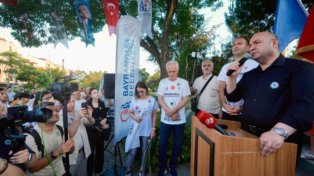 İstanbul'da Srebrenitsa Soykırımı Anma Yürüyüşü Gerçekleştirildi