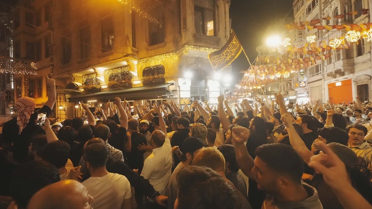 İstanbul'da STK'ların Hazreti Muhammed Karikatürüne Tepkisi