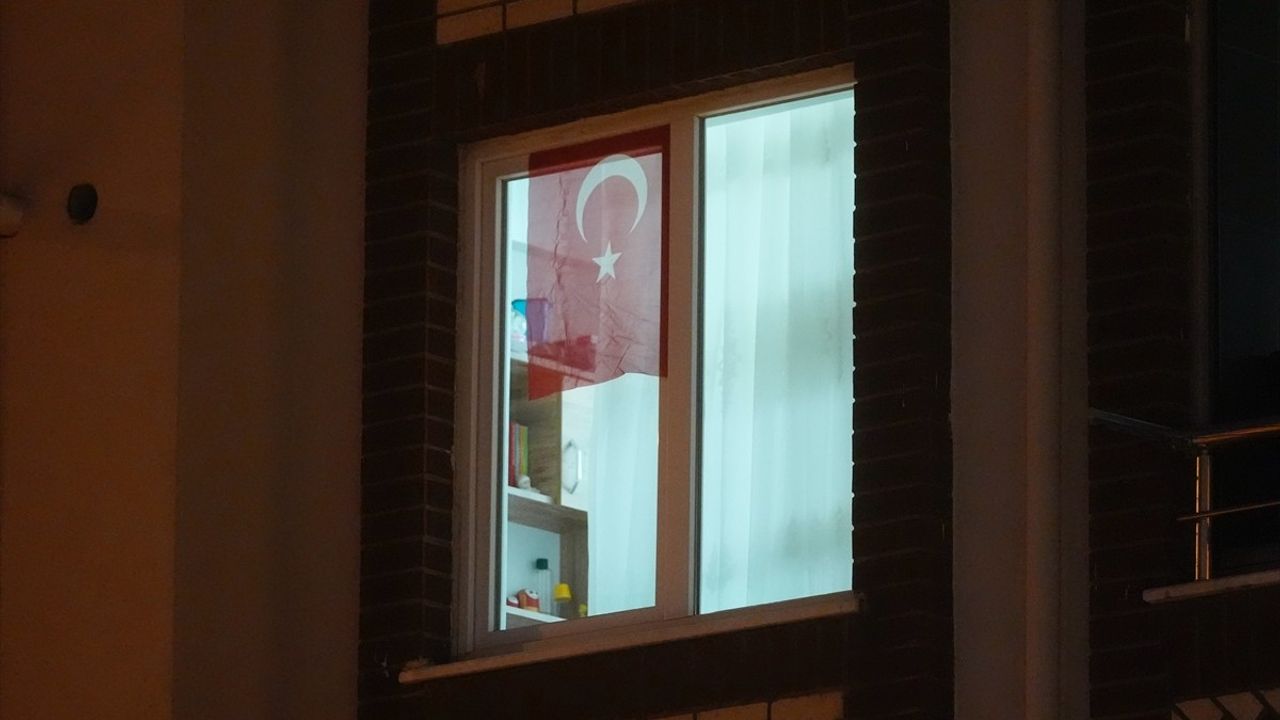 İstanbul'da 'Terörsüz Türkiye' İçin Bayraklı Destek