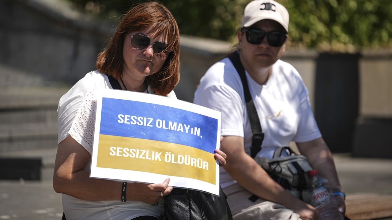 İstanbul'da Ukraynalı Ailelerden Esirler İçin Protesto