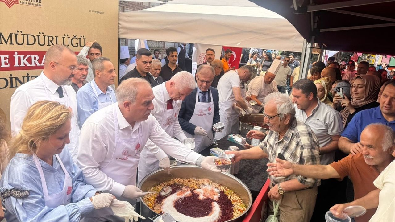 İstanbul Mısır Çarşısı'nda 29. Geleneksel Aşure Festivali Coşkusu