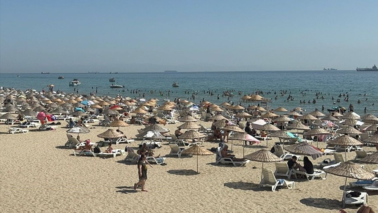 İstanbul'un Sıcak Günlerinde Sahillerde Serinleme Yöntemleri