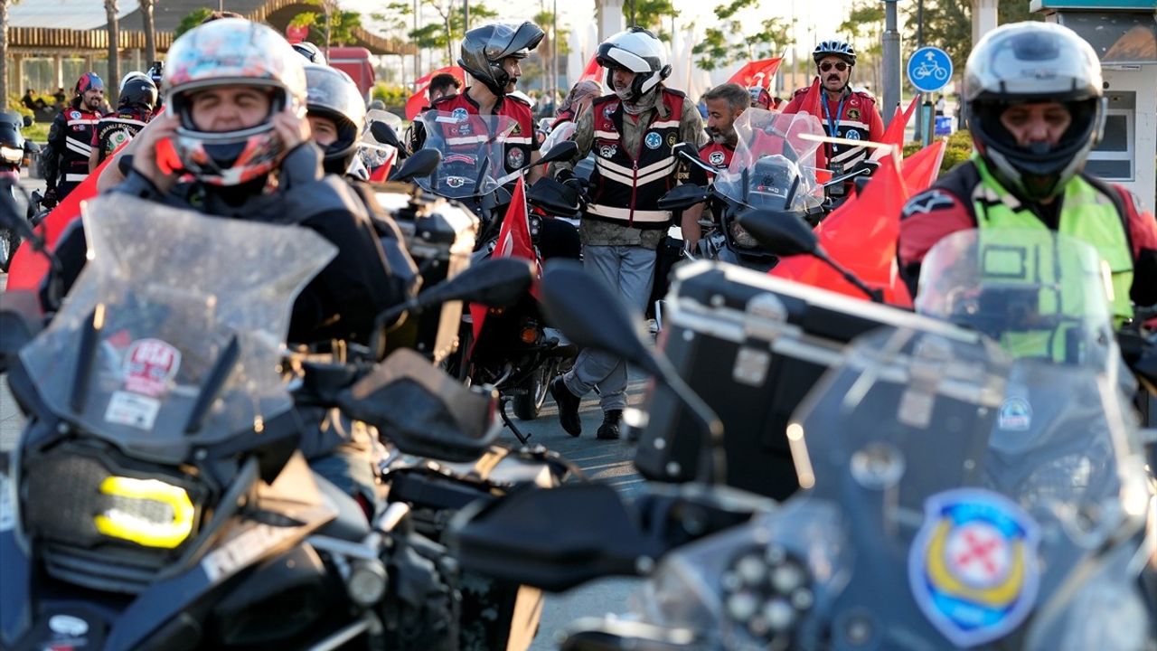 İzmir'de 15 Temmuz Anısına Motosiklet ve Bisiklet Turu Düzenlendi