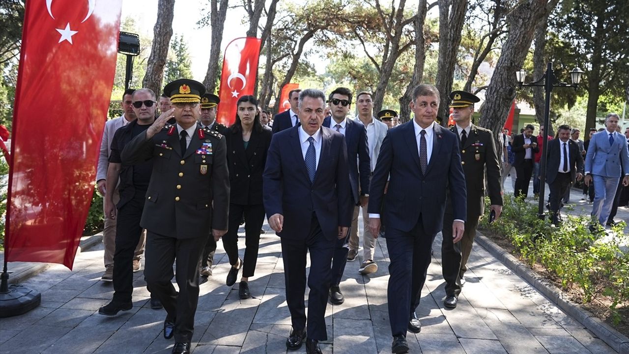 İzmir'de 15 Temmuz Anma Töreni Gerçekleştirildi