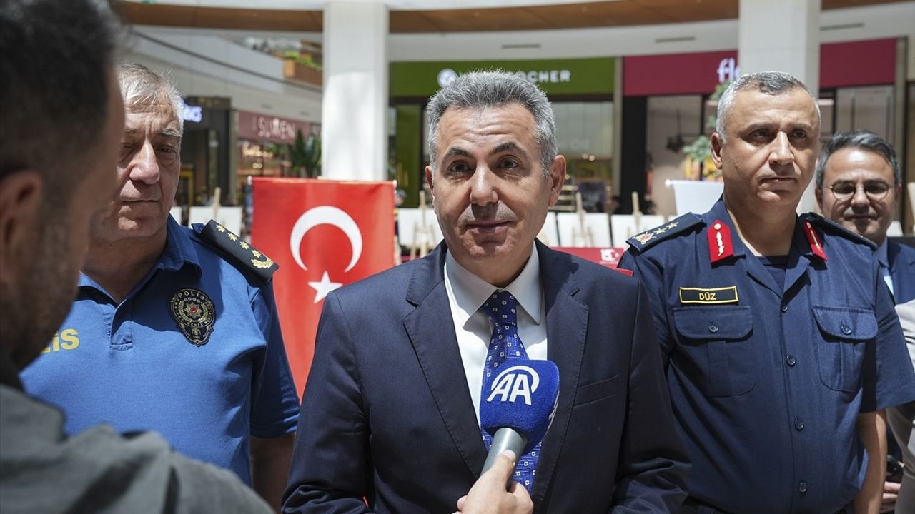 İzmir'de 15 Temmuz Sergisi Açıldı