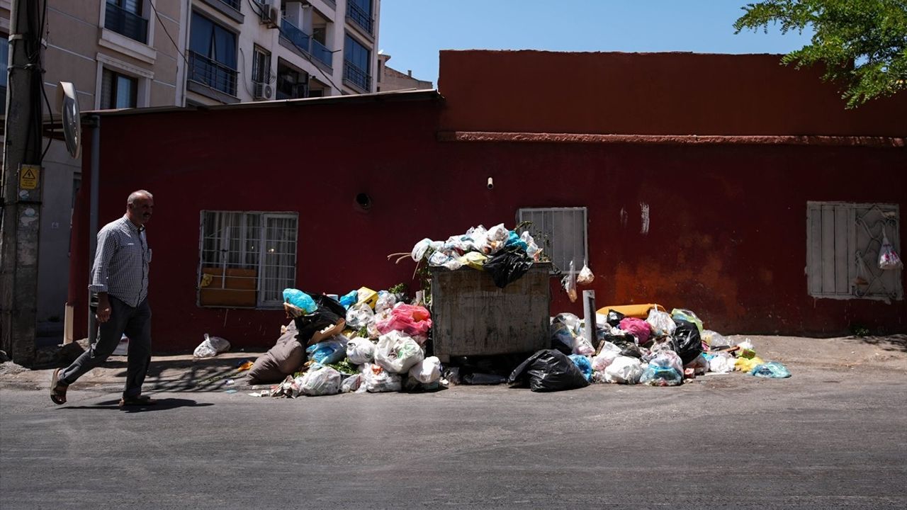 İzmir'de Çöp Sorunu Tepkilere Neden Oluyor