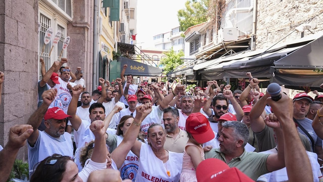 İzmir'de İşten Çıkarılan İşçilerin Eylemi Devam Ediyor