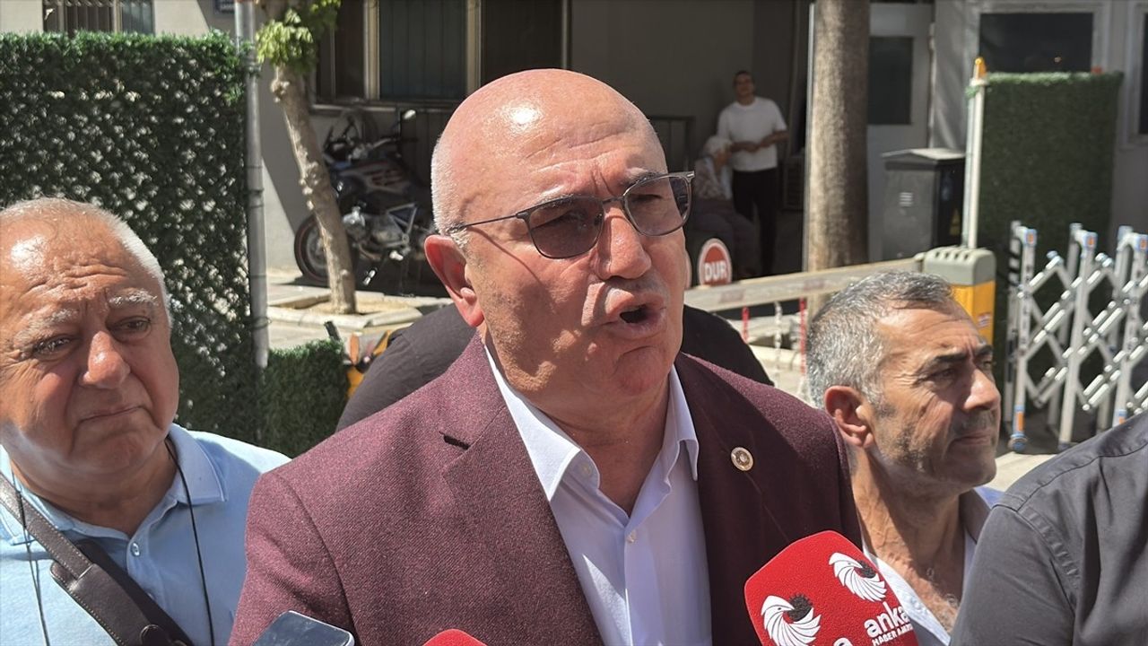 İzmir'de Kooperatif Mağdurları ve CHP Heyeti Arasındaki Gerginlik
