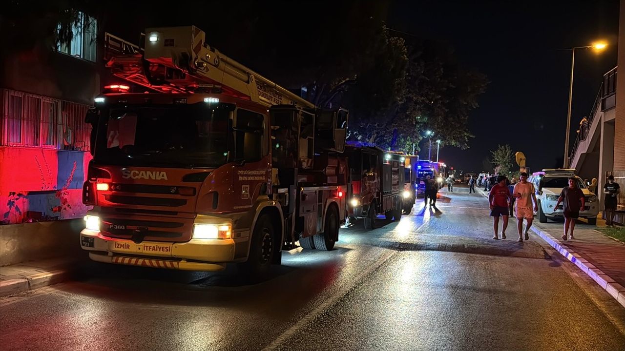 İzmir'deki Bakım Merkezinde Yangın: 12 Engelli Hastaneye Kaldırıldı