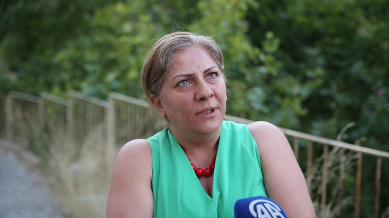 İzmir'deki Depremzedelerden Elektrik ve Su Kesintilerine Tepki
