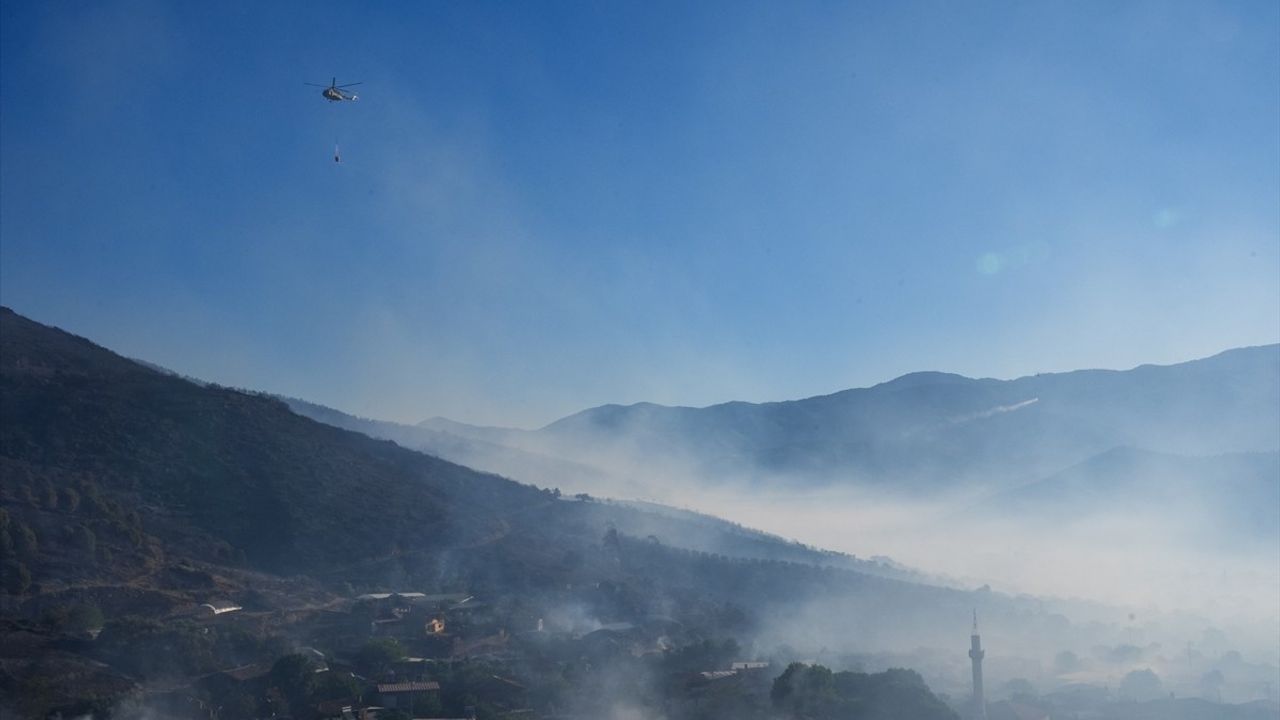 İzmir'in Ödemiş İlçesinde Orman Yangınına Müdahale Devam Ediyor