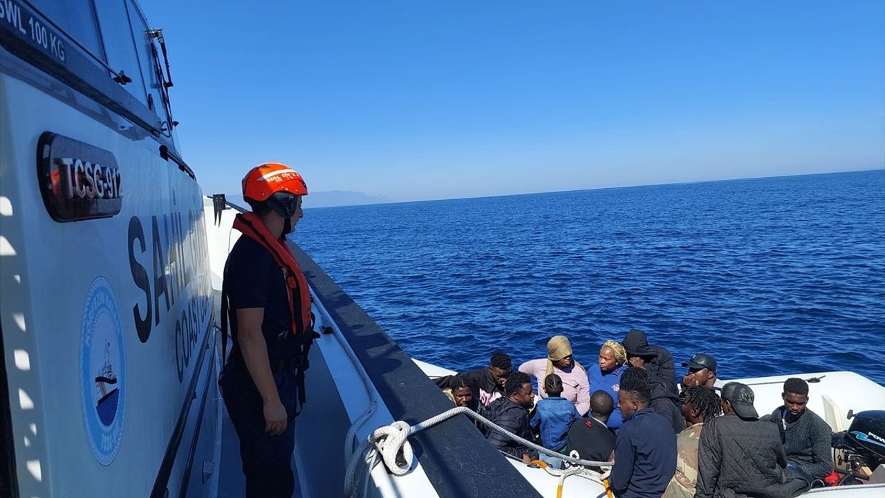 İzmir Selçuk'ta 16 Düzensiz Göçmen Yakalandı