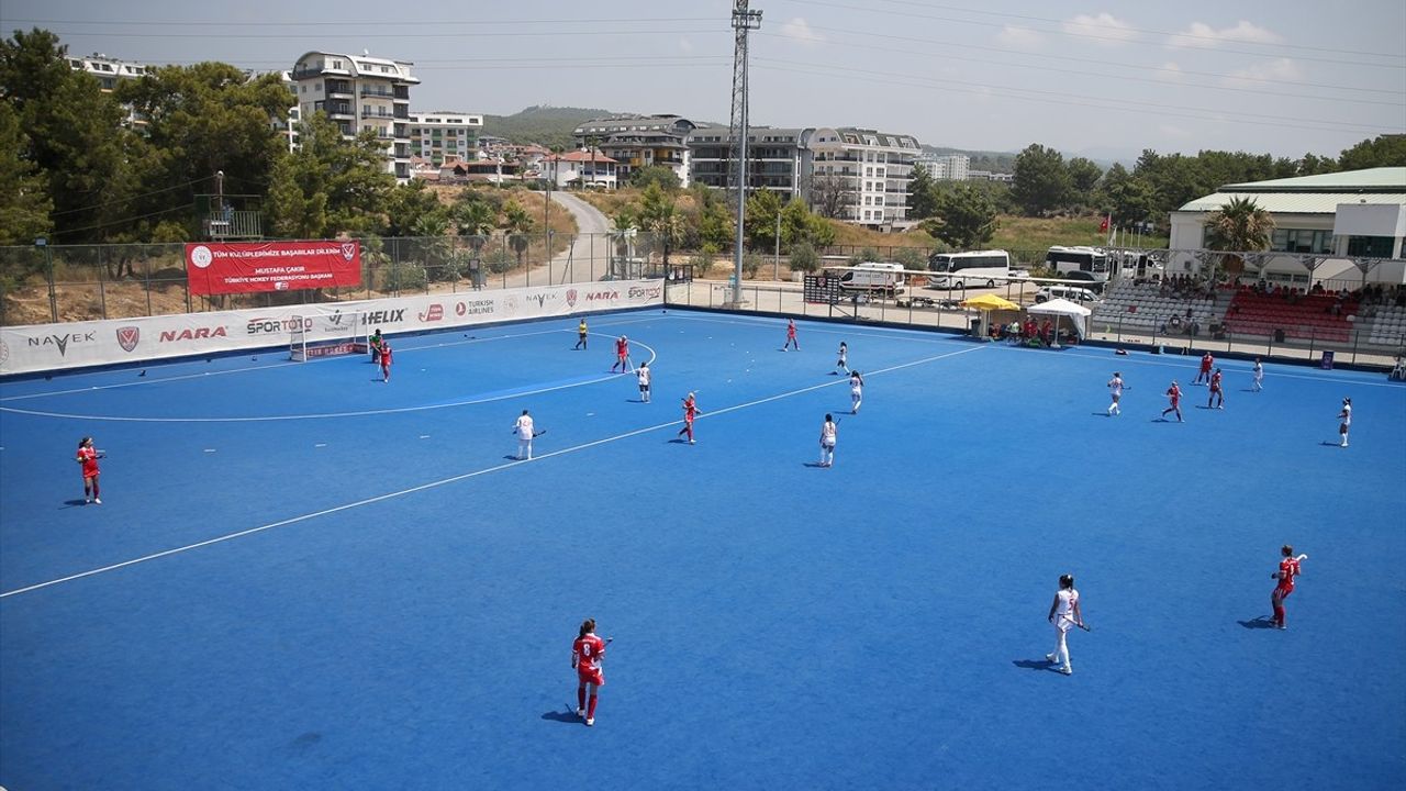 Kadınlar Açık Alan Hokeyi Avrupa Şampiyonası Alanya'da Başladı