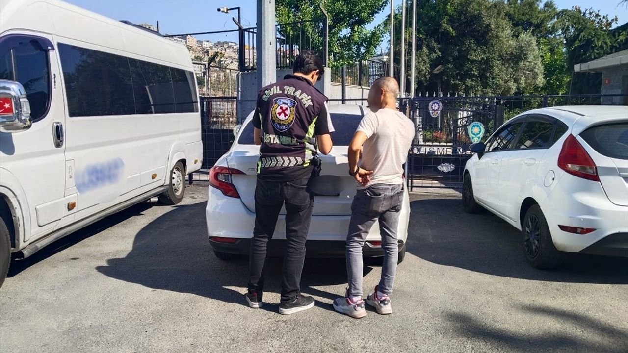 Kağıthane'de Trafikte Kavga Eden Sürücülere Cezai İşlem Uygulandı