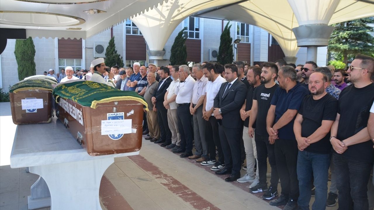 Kahramankazan'daki Trafik Kazasında Hayatını Kaybedenler Defnedildi