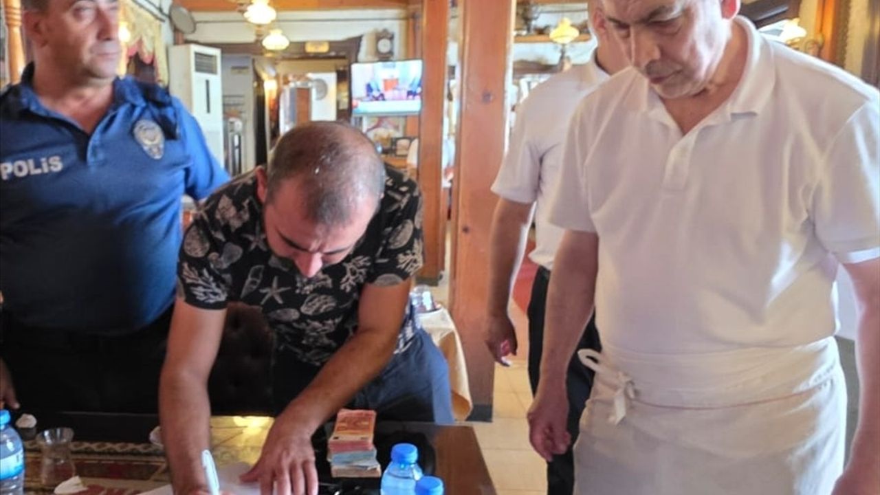 Kahramanmaraş'ta Bulunan Para Dolu Çanta Sahibine Ulaştırıldı