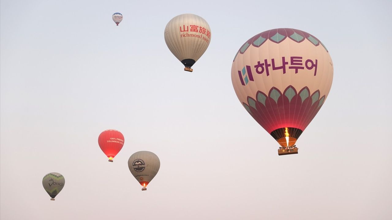Kapadokya'da Sıcak Hava Balonları ile Eşsiz Bir Deneyim