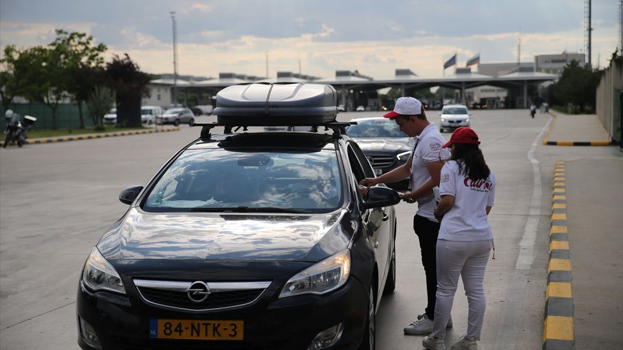 Kapıkule'de Gurbetçilere Renkli Karşılama
