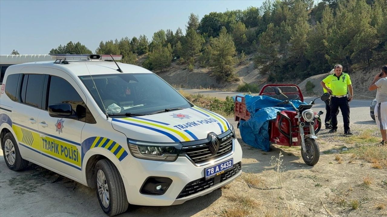 Karabük'te Motorlu Bisiklet Devrildi: 6 Yaralı