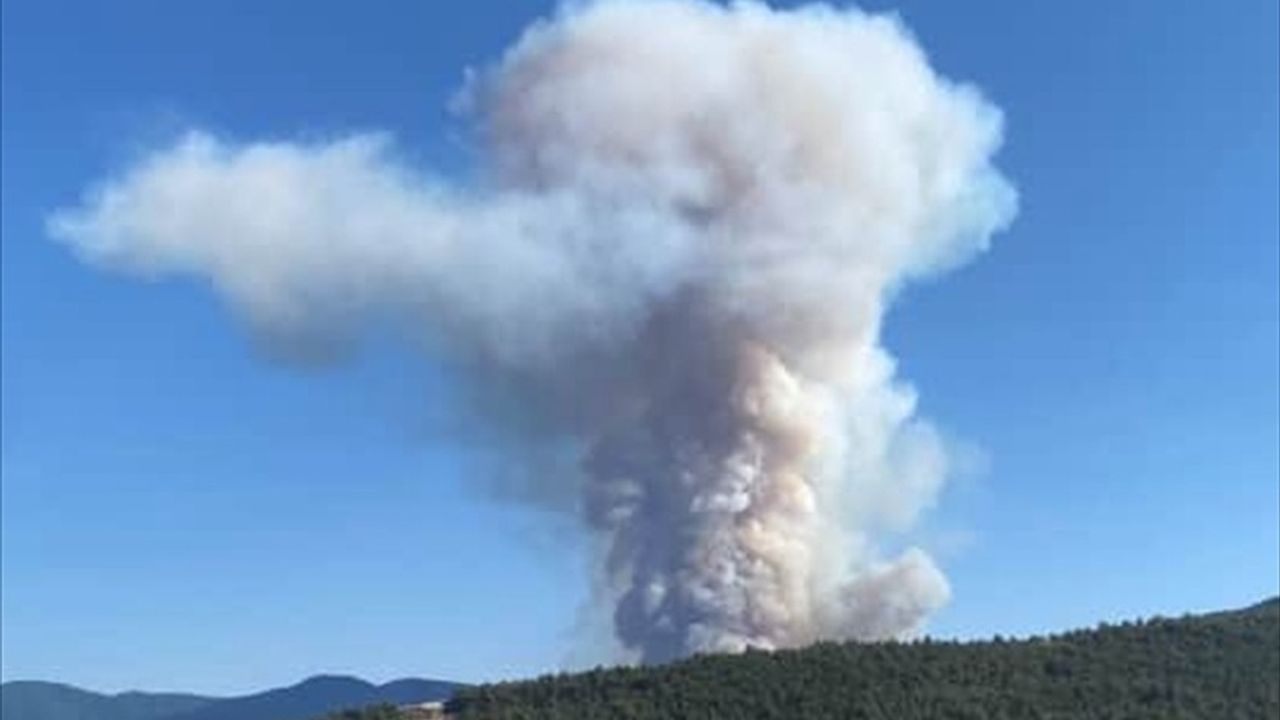 Karabük'te Orman Yangınına Müdahale Devam Ediyor