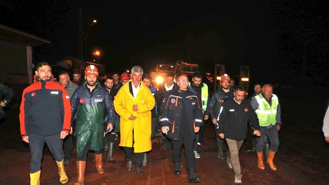 Kars'ta Sel Felaketi: Evler, Ahırlar ve Araçlar Zarar Gördü