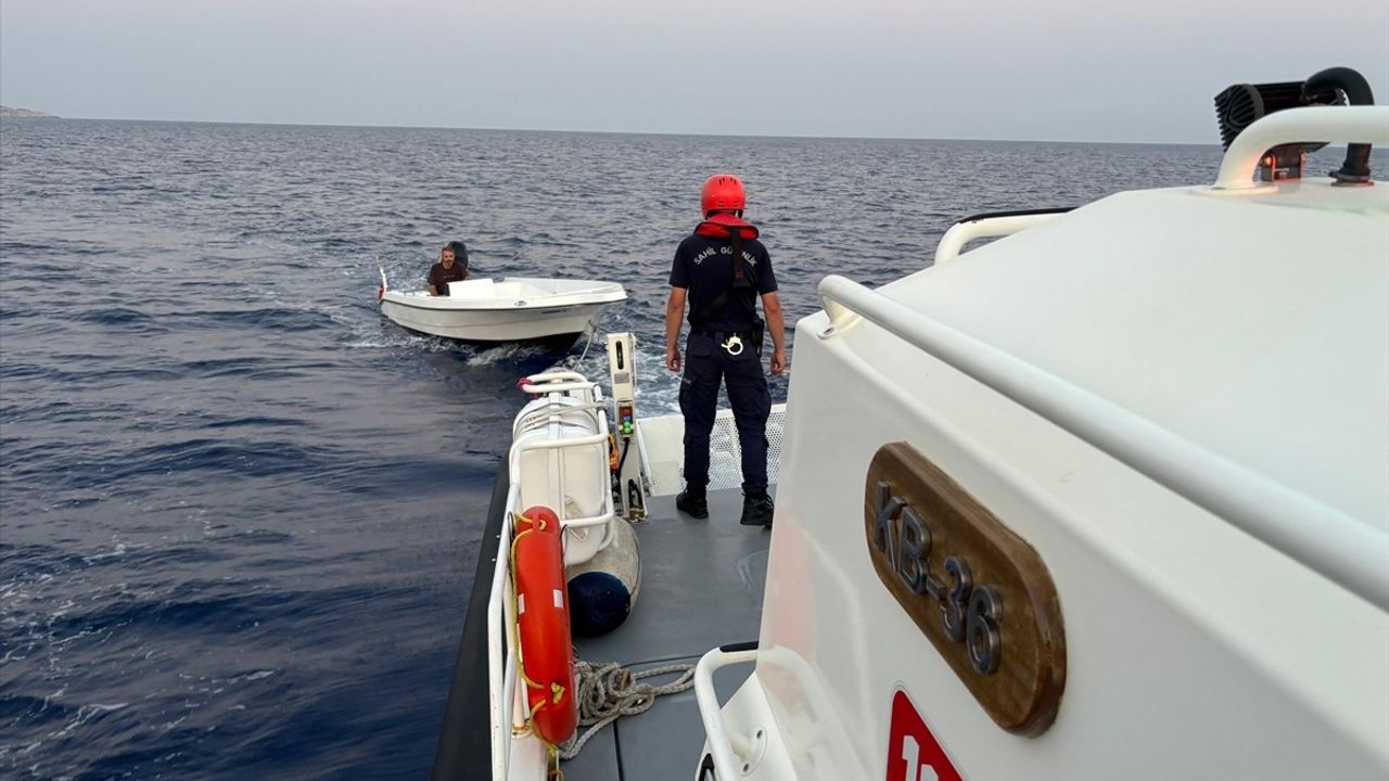Kaş Açıklarındaki Tekne Kurtarıldı