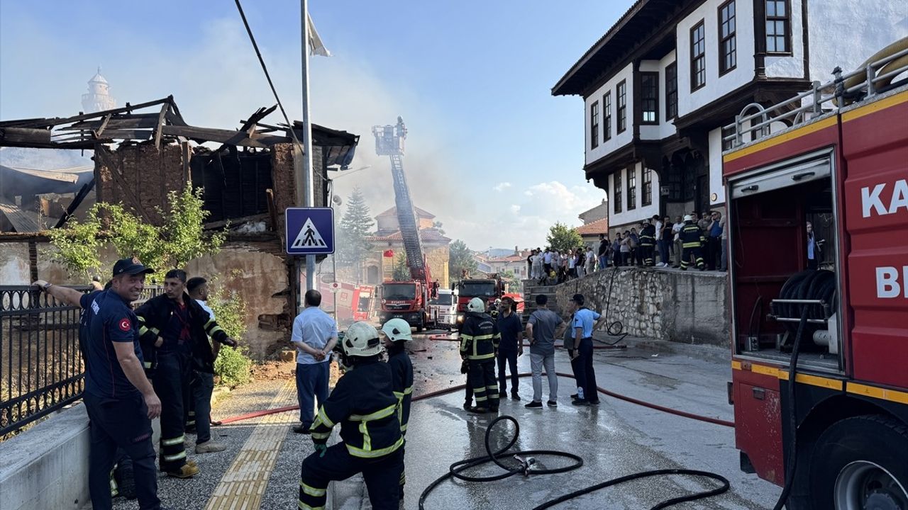 Kastamonu'da Metruk Binada Yangın Çıktı