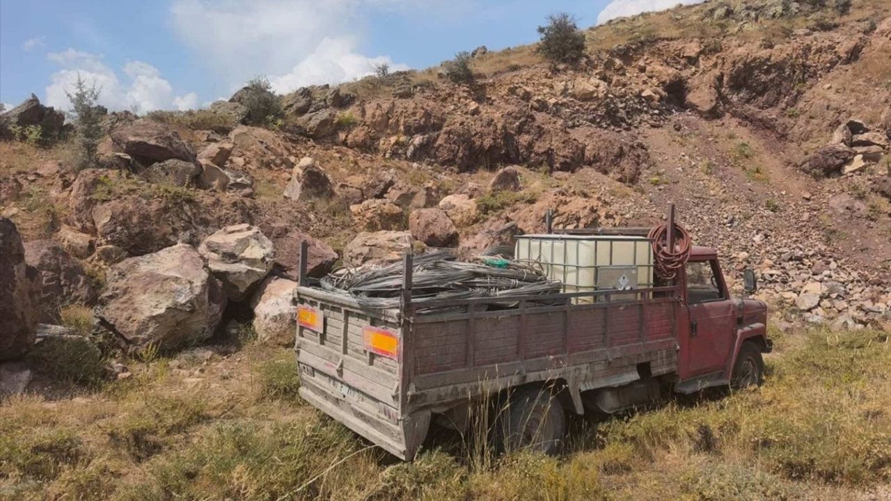 Kayseri'de Çalıntı Elektrik Telleriyle Yakalanan 3 Kişi
