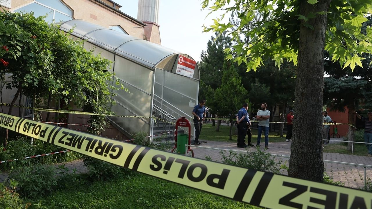 Kayseri'de Camide Bıçaklı Saldırı: Bir Kişi Hayatını Kaybetti
