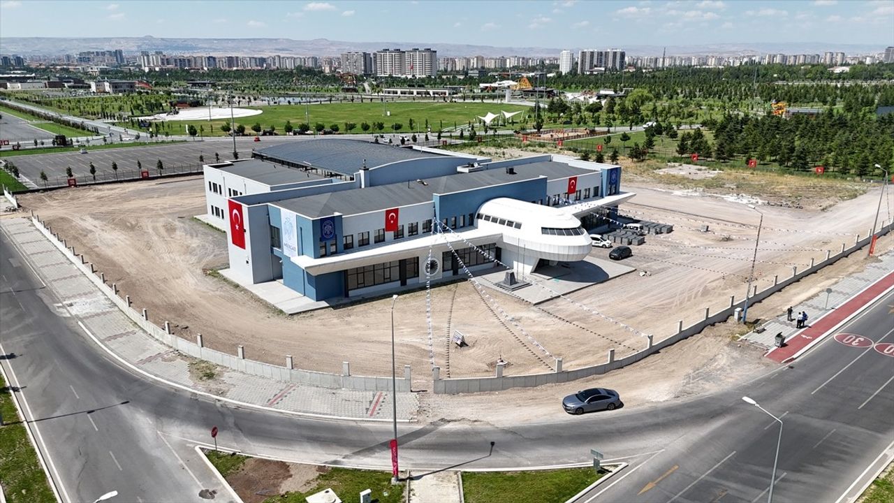 Kayseri'de Havacılık ve Uzay Teknolojileri Lisesi Tanıtıldı