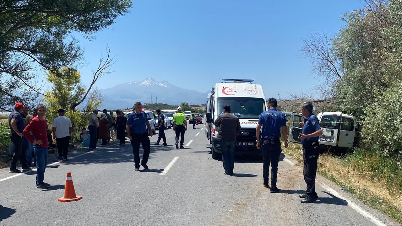 Kayseri'de Trafik Kazası: 1 Ölü, 8 Yaralı