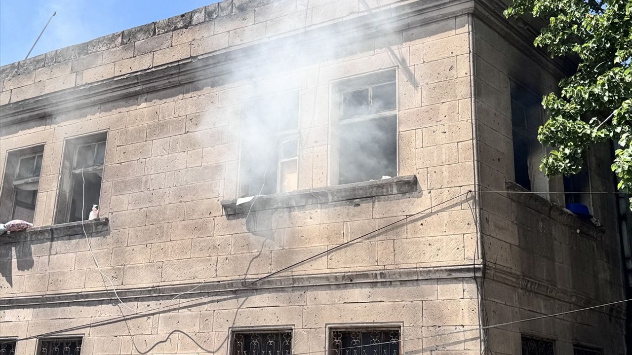 Kayseri'de Yangın Felaketi: 6 Kişi Kurtarıldı
