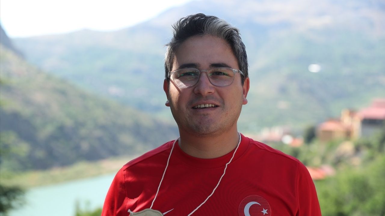 Kemaliye'de Nefes Kesen Yarasa Kanat Atlayışı