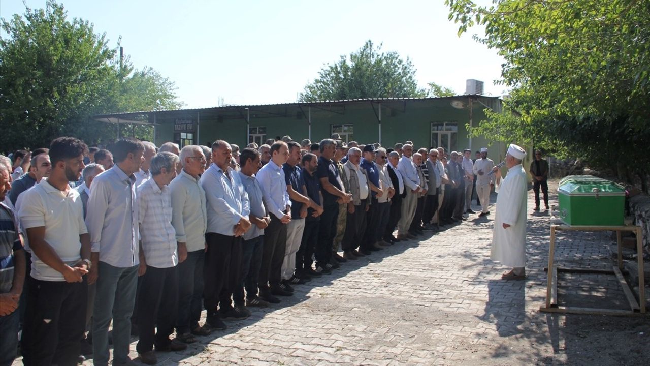Kıbrıs Gazisi Mustafa Altuntaş Son Yolculuğuna Uğurlandı
