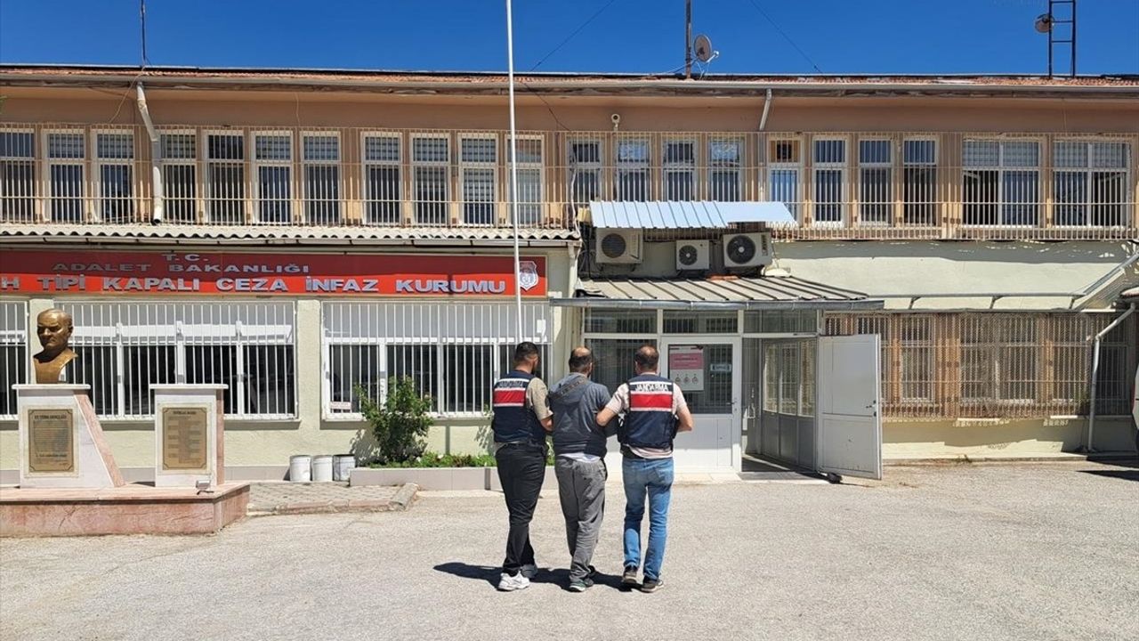 Kırmızı Bültenle Aranan Şüpheli Eskişehir'de Yakalandı