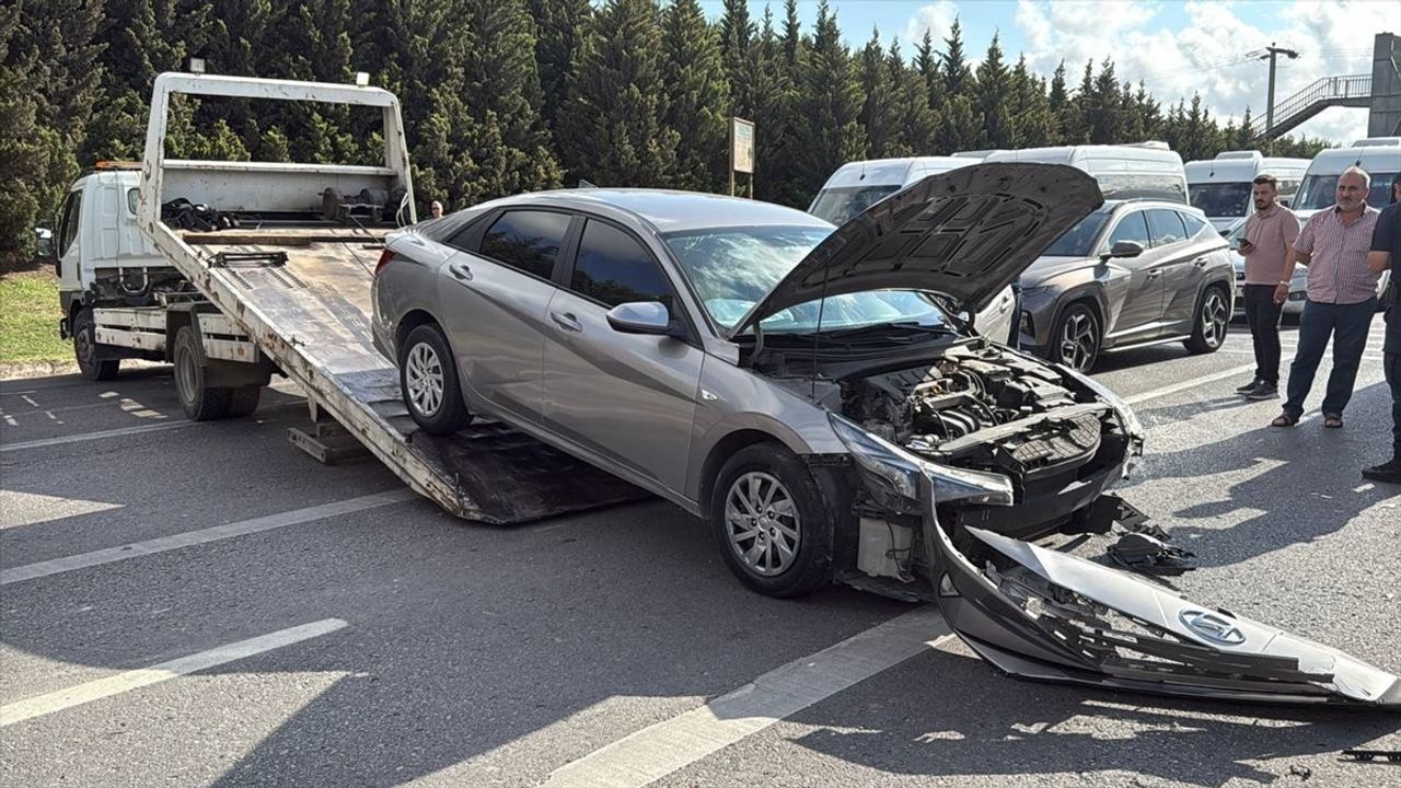 Kocaeli D-100'de Zincirleme Kaza: 1 Yaralı
