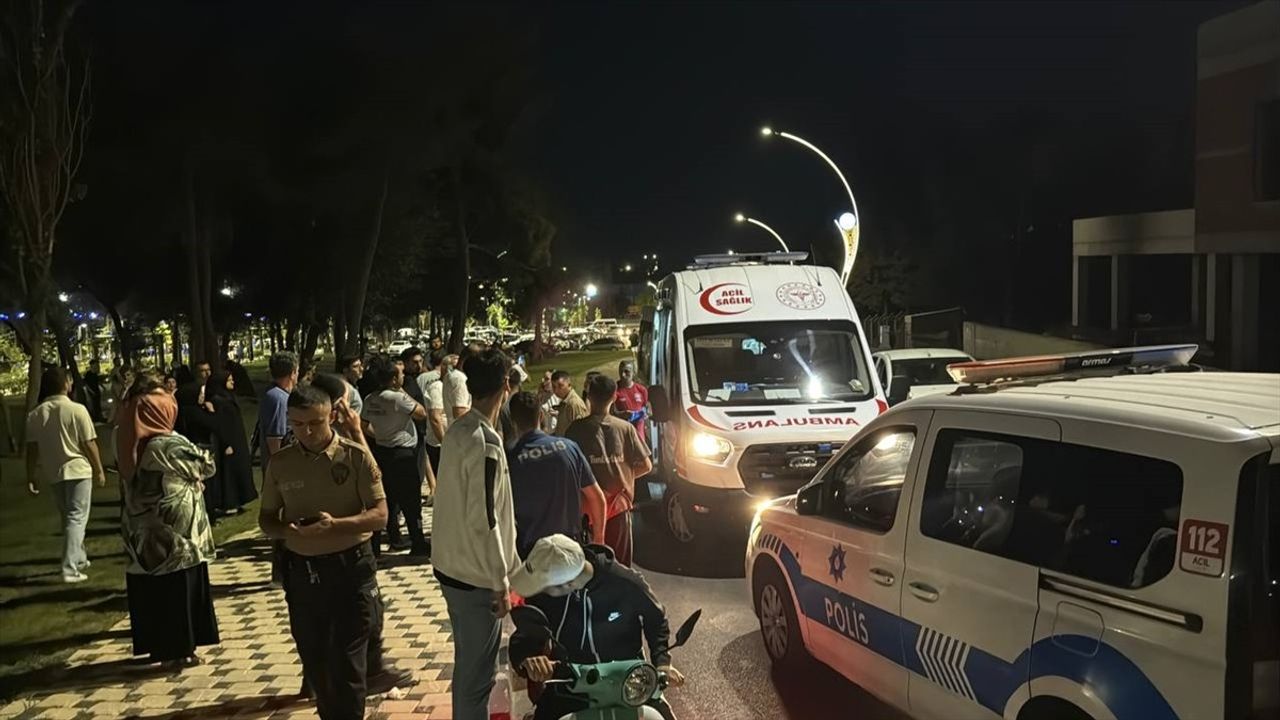 Kocaeli'de Otomobil-Motosiklet Kazası: 2 Yaralı