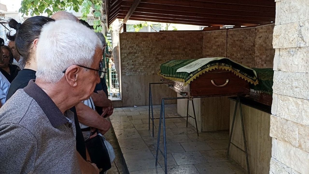 Kocaeli'de Silahlı Saldırı: Baba ve Oğul Defnedildi