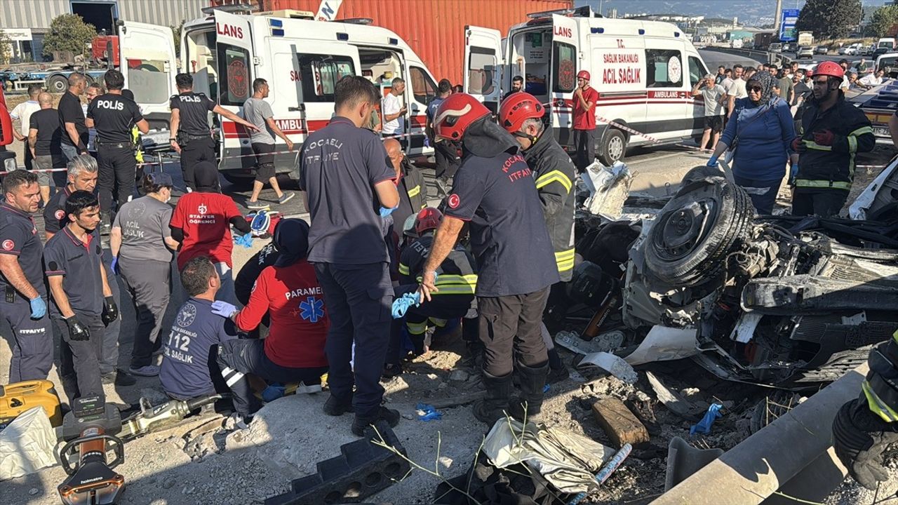 Kocaeli'de Zincirleme Trafik Kazası: 5 Ölü, Tır Sürücüsü Tutuklandı