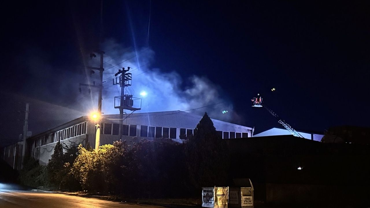 Kocaeli'deki Kompozit Ürün Fabrikasında Yangın Kontrol Altına Alındı