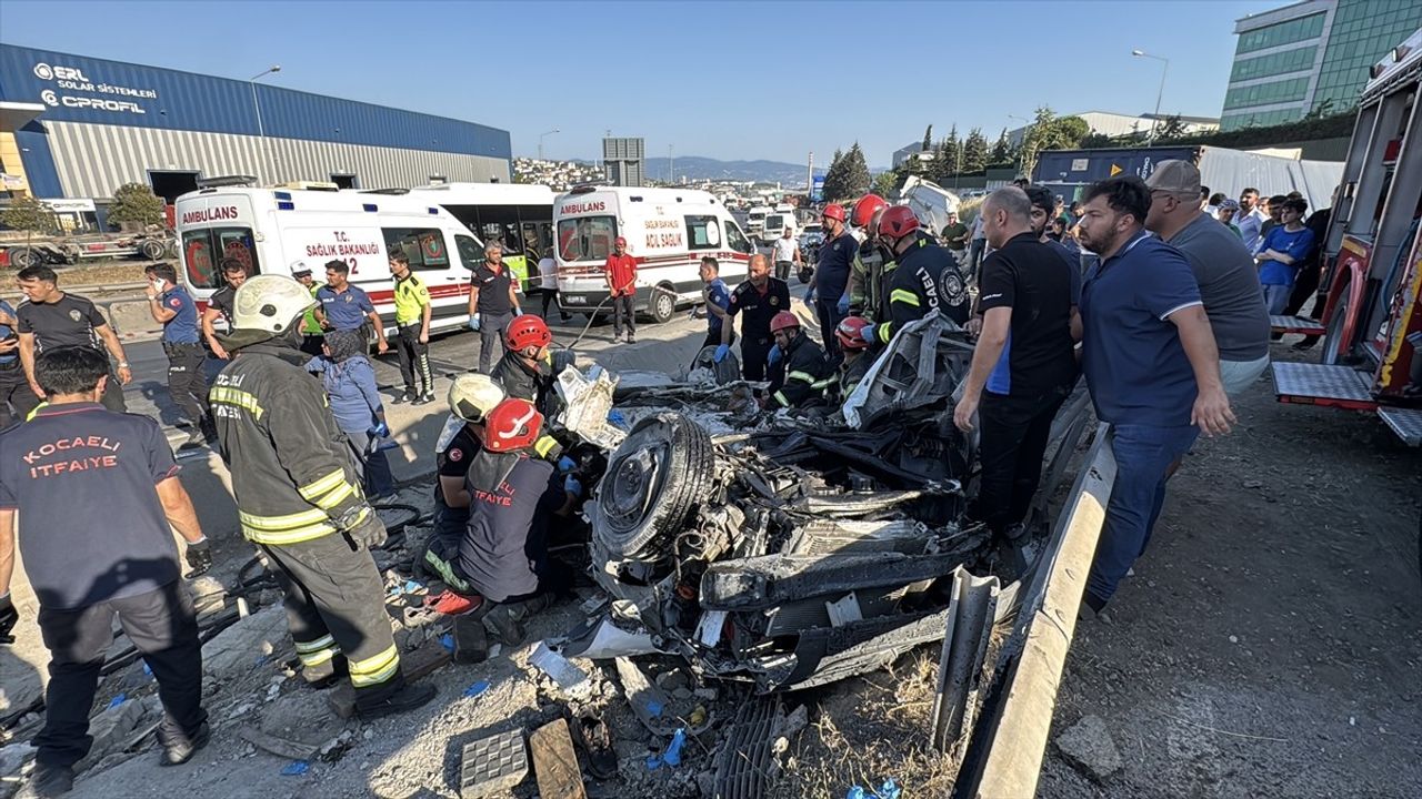 Kocaeli'deki Zincirleme Trafik Kazasında 5 Kişi Hayatını Kaybetti