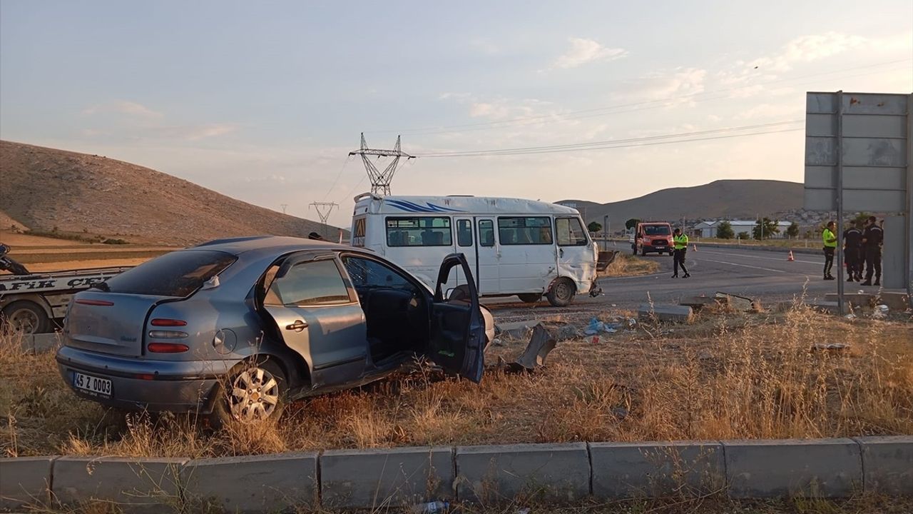 Konya'da Tarım İşçilerini Taşıyan Minibüs Kaza Yaptı