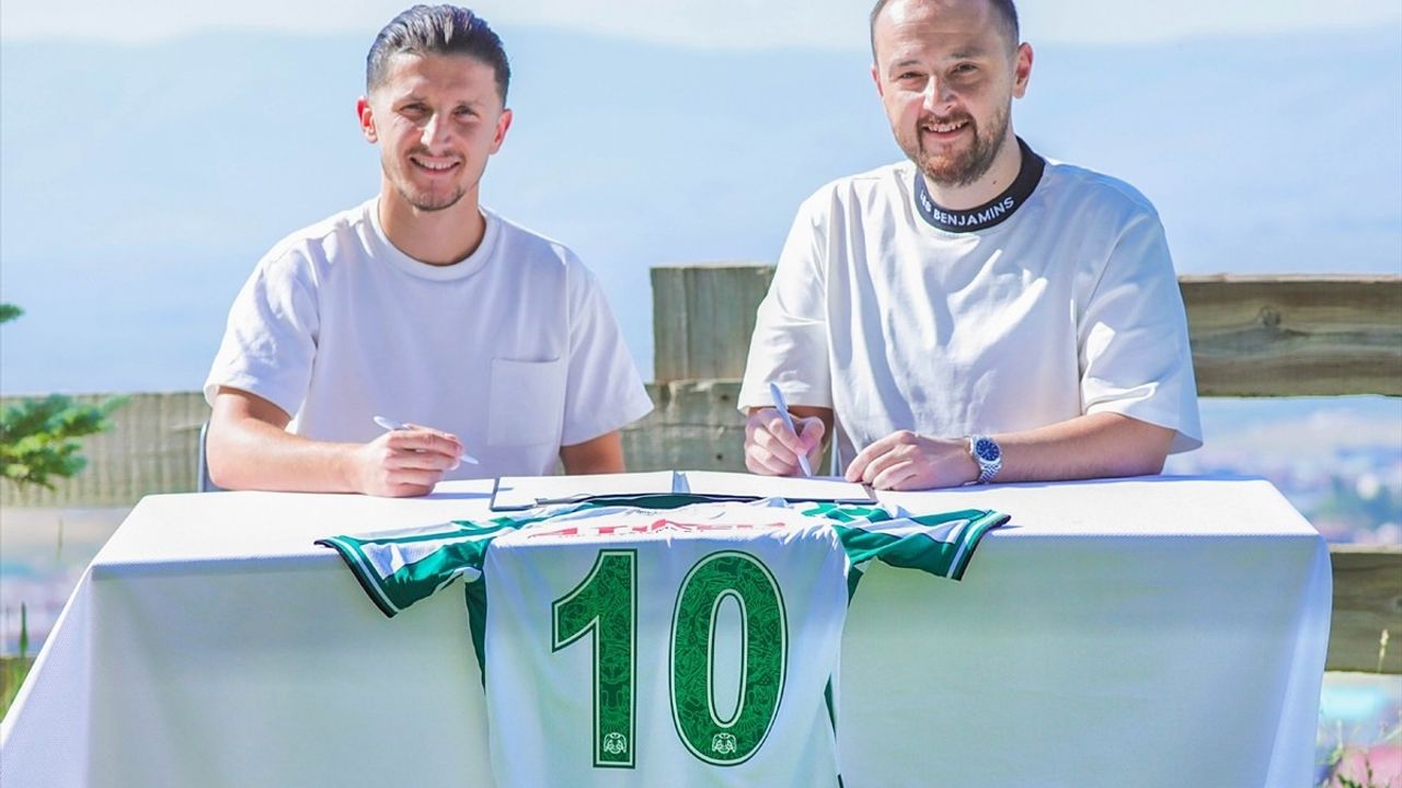 Konyaspor Enis Bardhi İle Anlaştı