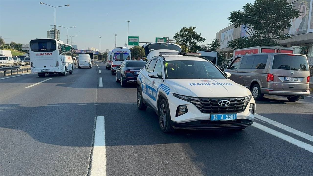 Küçükçekmece'de Motosikletli Kaza