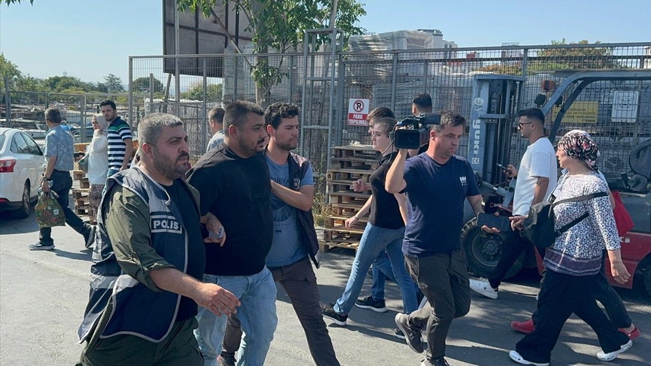 Küçükçekmece'de Silahlı Kavga: 2 Yaralı, 4 Gözaltı