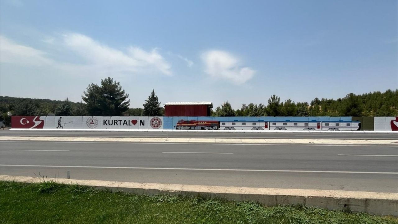 Kurtalan Ekspresi Güvenlik Duvarlarına Resmedildi