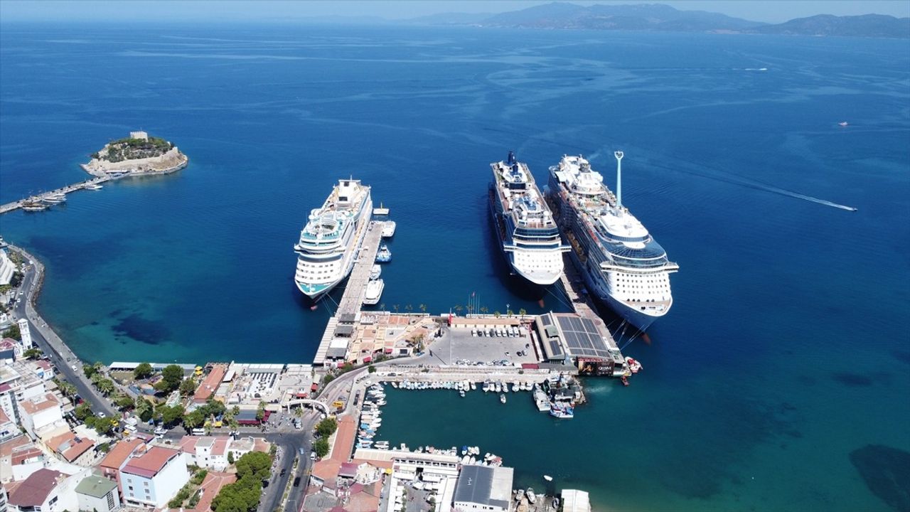 Kuşadası'nda Kruvaziyer Turizmi Hareketliliği