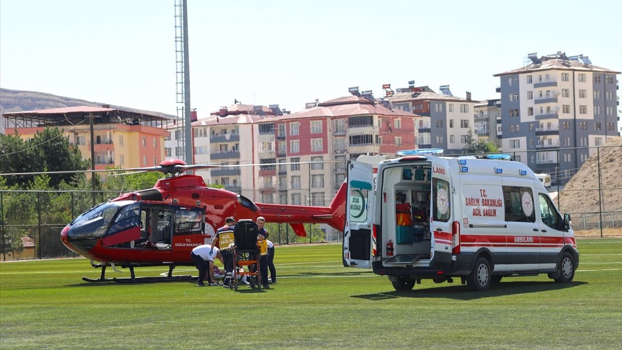 Malatya'da Ambulans Helikopter Kalp Krizi Geçiren Hastayı Kurtardı