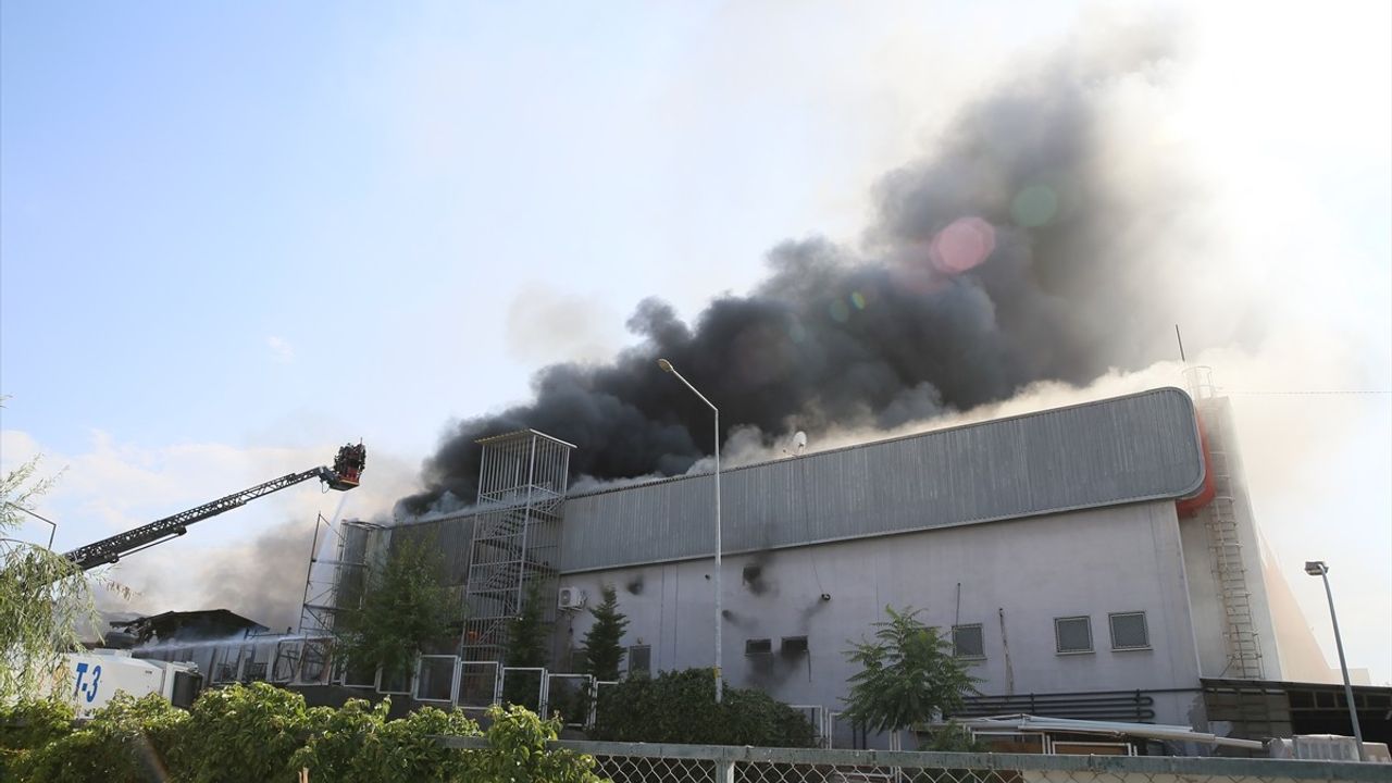 Malatya'da Hırdavat Mağazasında Yangın Kontrola Alındı