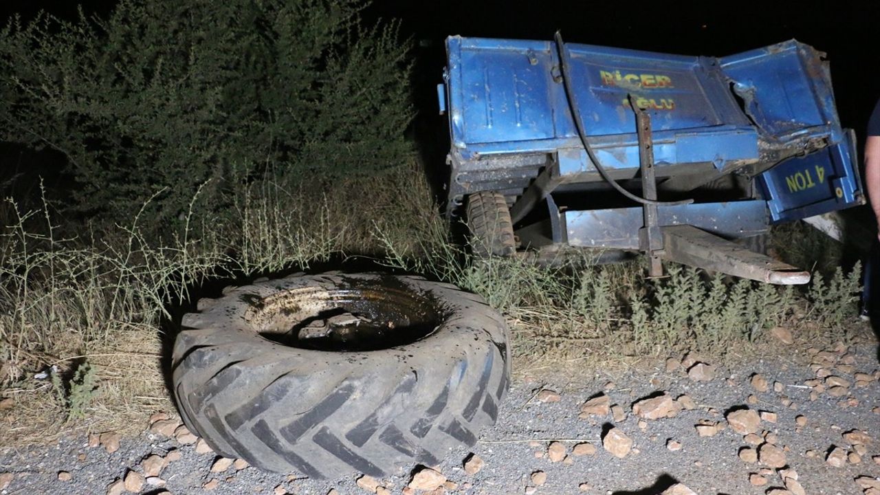 Manisa'da Trafik Kazası: Traktör Sürücüsü Hayatını Kaybetti